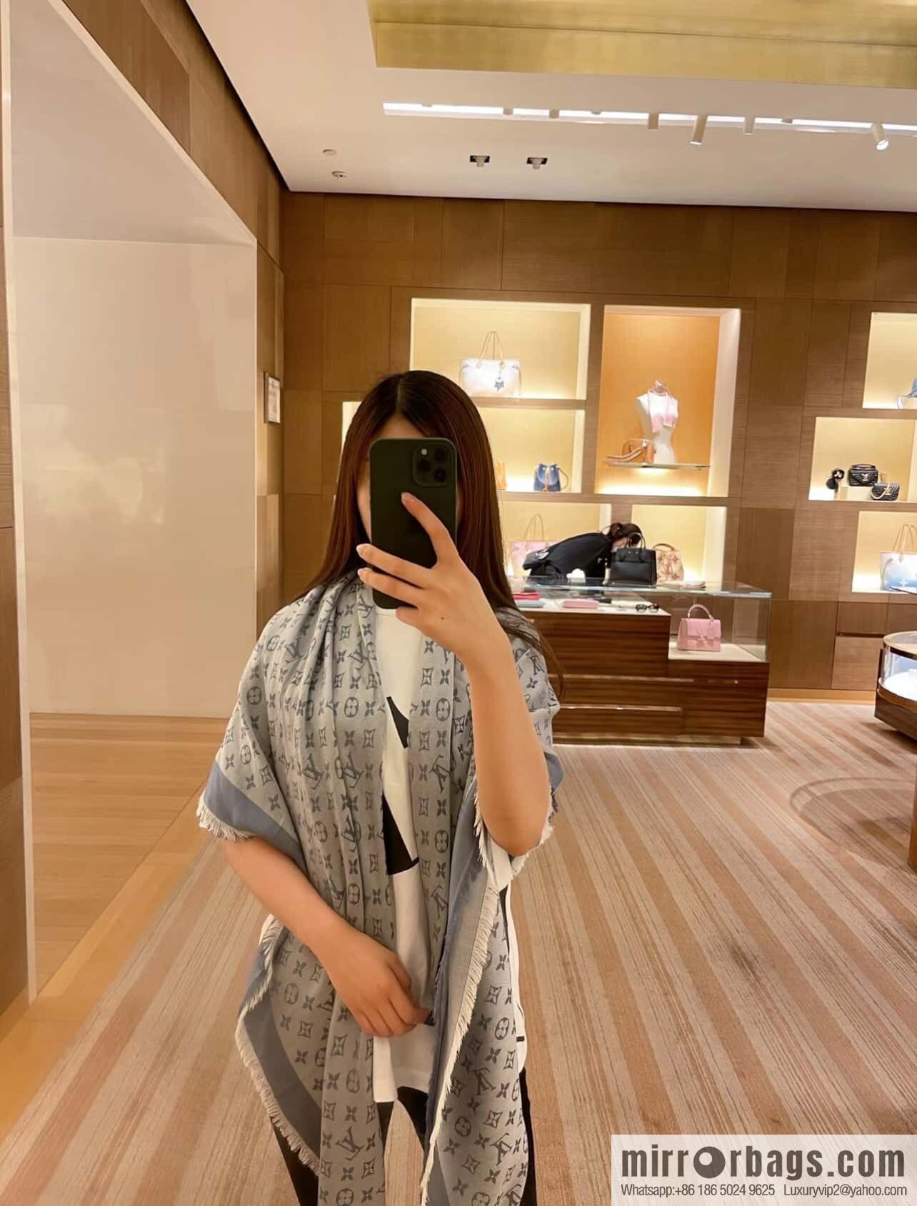 𝐋𝐨𝐮𝐢𝐬 𝐕𝐮𝐢𝐭𝐭𝐨ɴ•『 shine monogram scarf shawl M71382