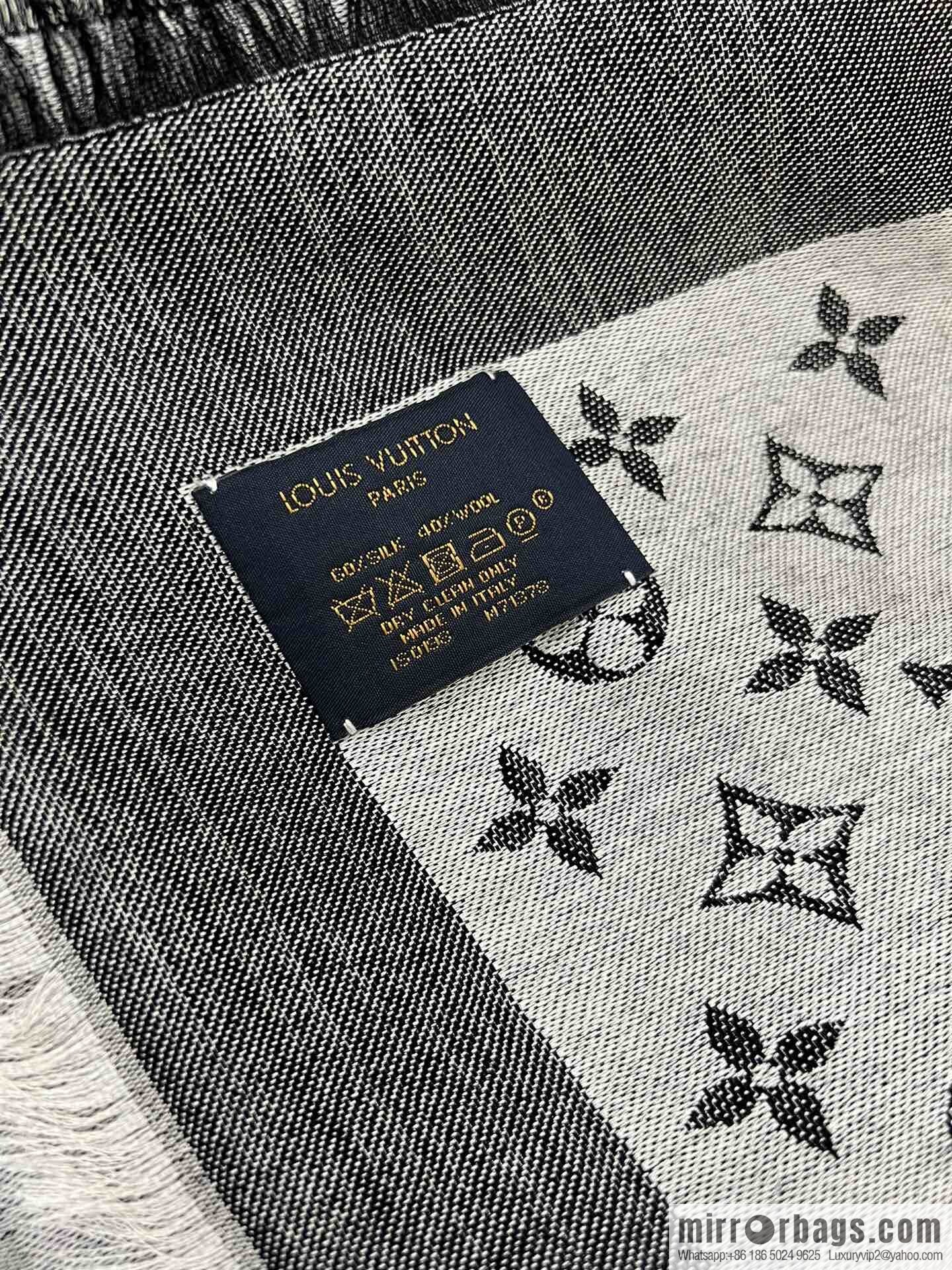 ๐๐จ๐ฎ๐ข๐ฌ ๐๐ฎ๐ข๐ญ๐ญ๐จษดโขใ shine monogram scarf shawl M71378