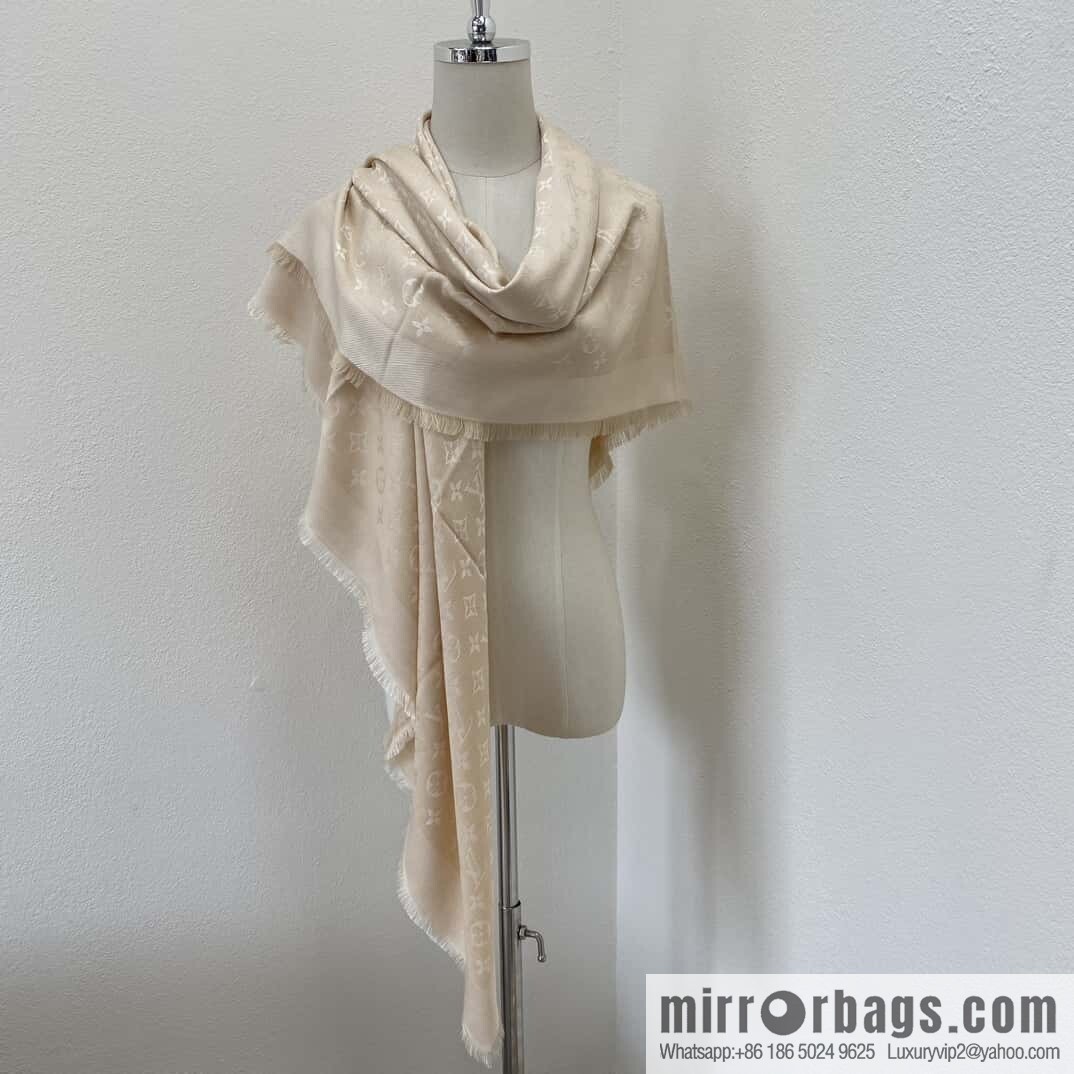𝐋𝐨𝐮𝐢𝐬 𝐕𝐮𝐢𝐭𝐭𝐨ɴ•『 shine monogram scarf shawl M78144