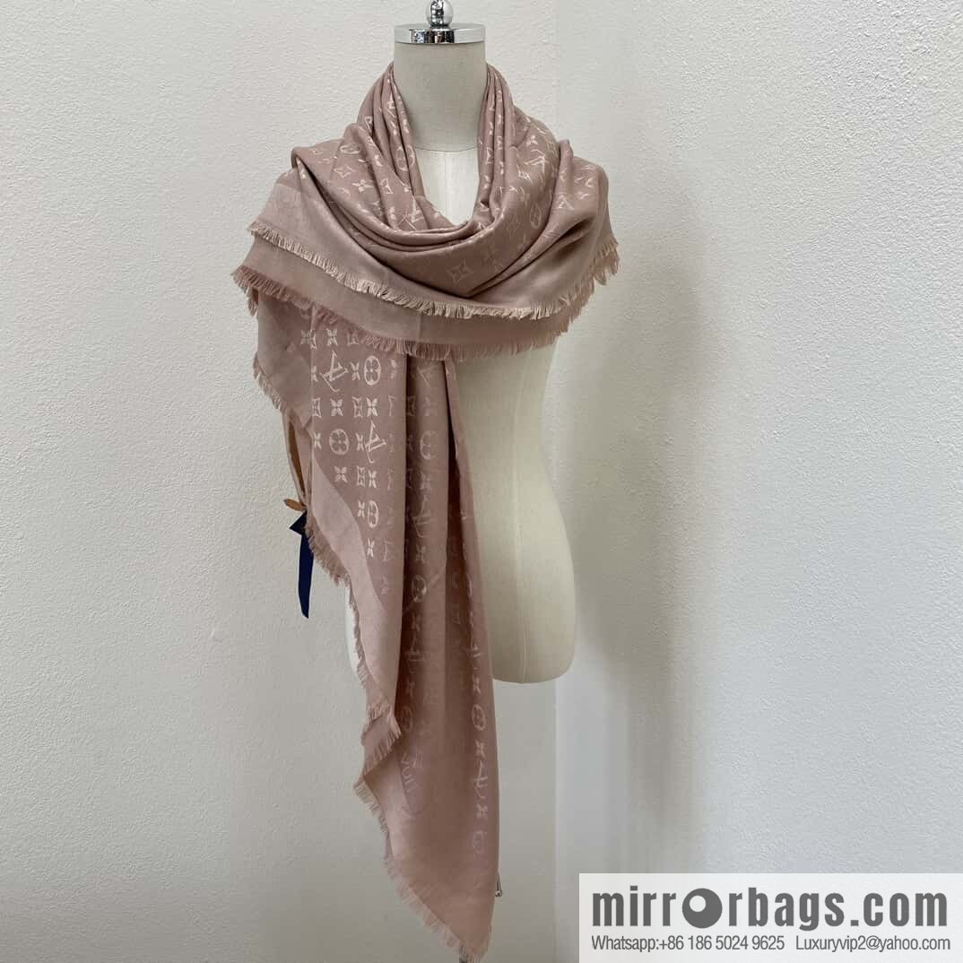 𝐋𝐨𝐮𝐢𝐬 𝐕𝐮𝐢𝐭𝐭𝐨ɴ•『 shine monogram scarf shawl M76875