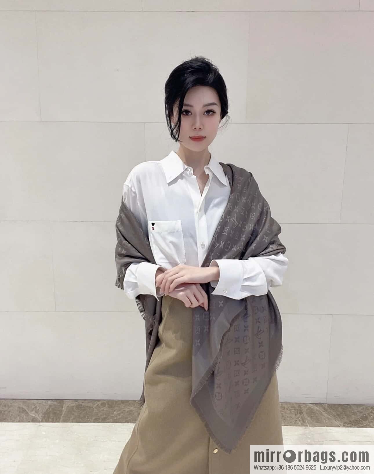 𝐋𝐨𝐮𝐢𝐬 𝐕𝐮𝐢𝐭𝐭𝐨ɴ•『 shine monogram scarf shawl M78146