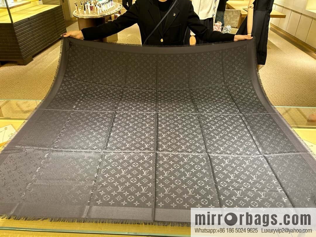 𝐋𝐨𝐮𝐢𝐬 𝐕𝐮𝐢𝐭𝐭𝐨ɴ•『 shine monogram scarf shawl M78146