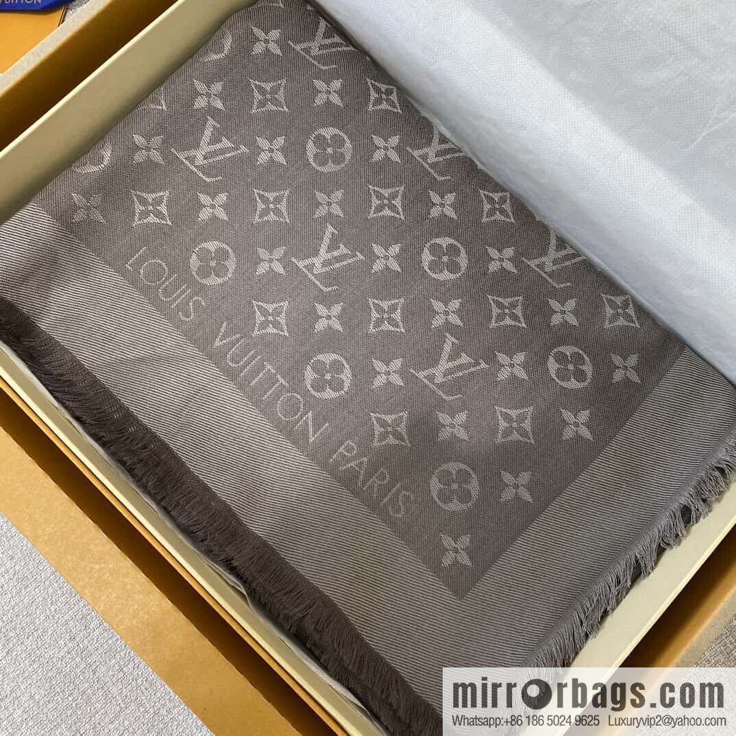 𝐋𝐨𝐮𝐢𝐬 𝐕𝐮𝐢𝐭𝐭𝐨ɴ•『 shine monogram scarf shawl M78146