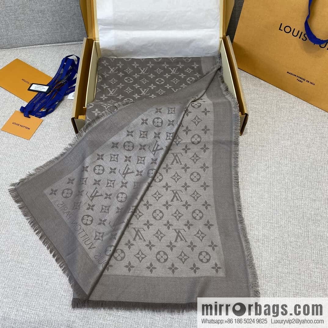 𝐋𝐨𝐮𝐢𝐬 𝐕𝐮𝐢𝐭𝐭𝐨ɴ•『 shine monogram scarf shawl M78146