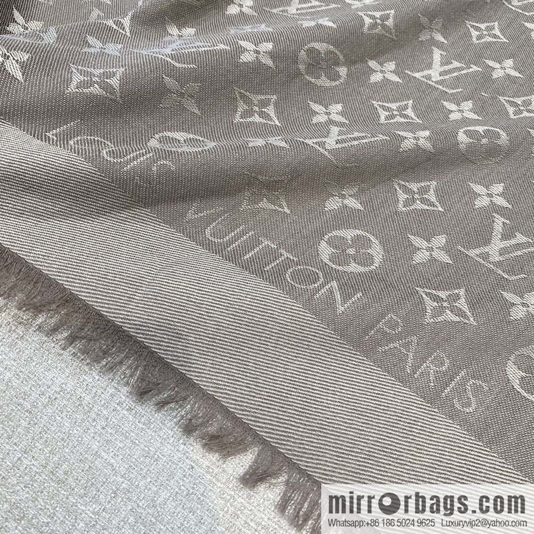 𝐋𝐨𝐮𝐢𝐬 𝐕𝐮𝐢𝐭𝐭𝐨ɴ•『 shine monogram scarf shawl M78146