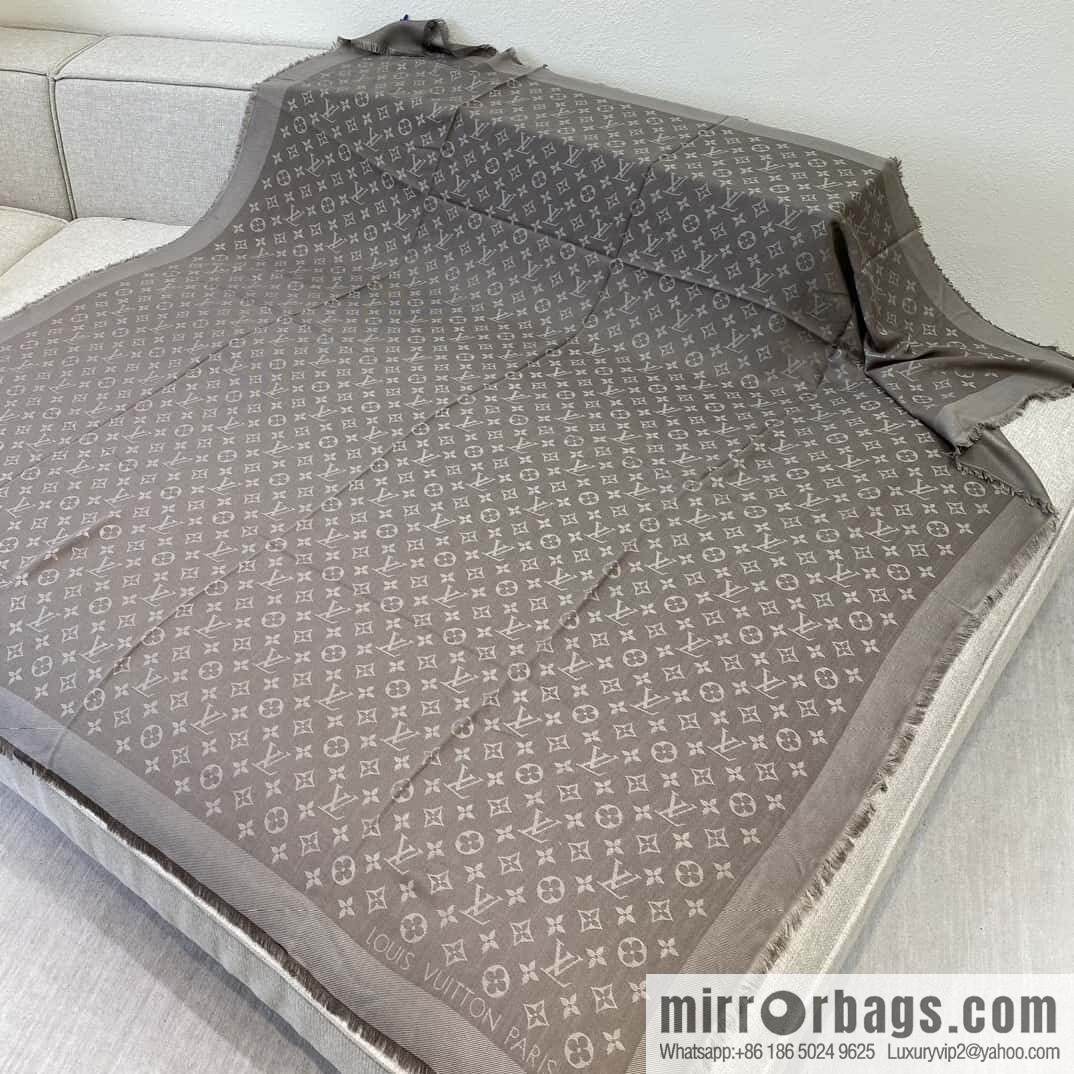 𝐋𝐨𝐮𝐢𝐬 𝐕𝐮𝐢𝐭𝐭𝐨ɴ•『 shine monogram scarf shawl M78146
