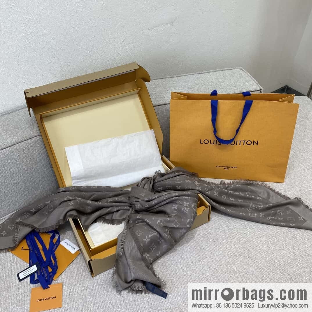𝐋𝐨𝐮𝐢𝐬 𝐕𝐮𝐢𝐭𝐭𝐨ɴ•『 shine monogram scarf shawl M78146