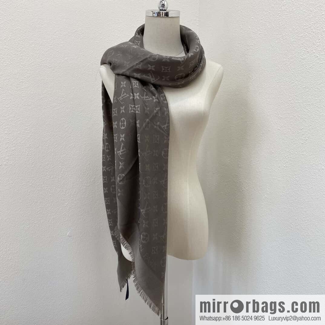 𝐋𝐨𝐮𝐢𝐬 𝐕𝐮𝐢𝐭𝐭𝐨ɴ•『 shine monogram scarf shawl M78146