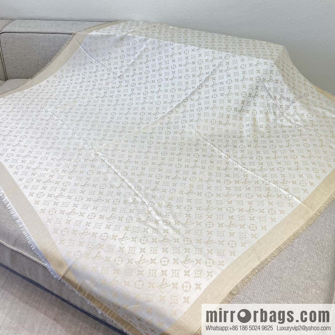 ๐๐จ๐ฎ๐ข๐ฌ ๐๐ฎ๐ข๐ญ๐ญ๐จษดโขใ so shine monogram m74026