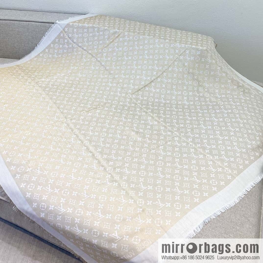 ๐๐จ๐ฎ๐ข๐ฌ ๐๐ฎ๐ข๐ญ๐ญ๐จษดโขใ so shine monogram m74026