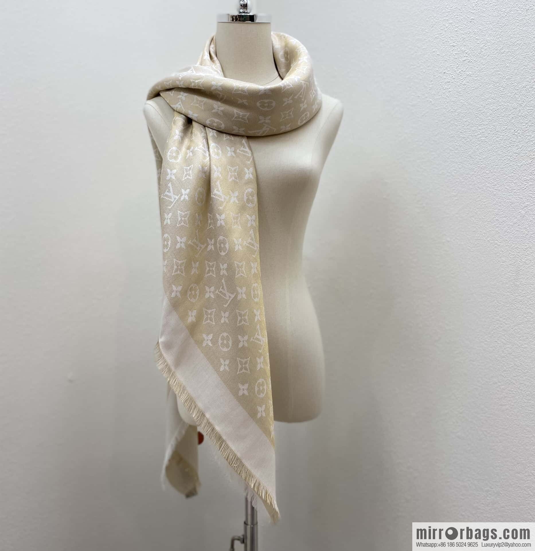 ๐๐จ๐ฎ๐ข๐ฌ ๐๐ฎ๐ข๐ญ๐ญ๐จษดโขใ so shine monogram m74026