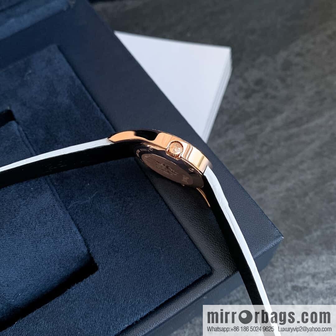 The small 26mm Earl Glitter model is online. Women's Diamond Watch from Limelight Gala Collection