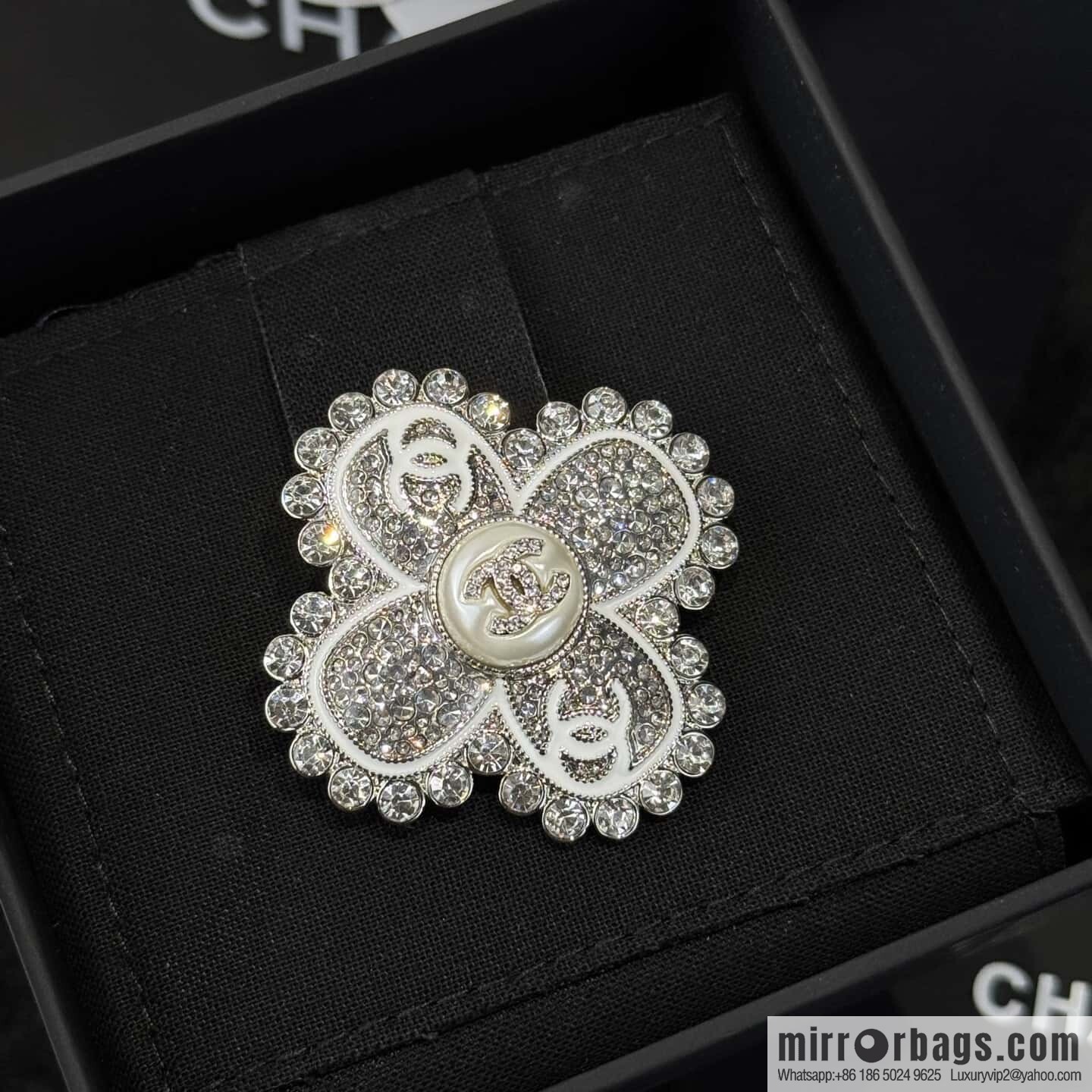 ❗️New ❗️ ☀️ New ☑️ Chanel Double C Clover Full Diamond Brooch ☀️