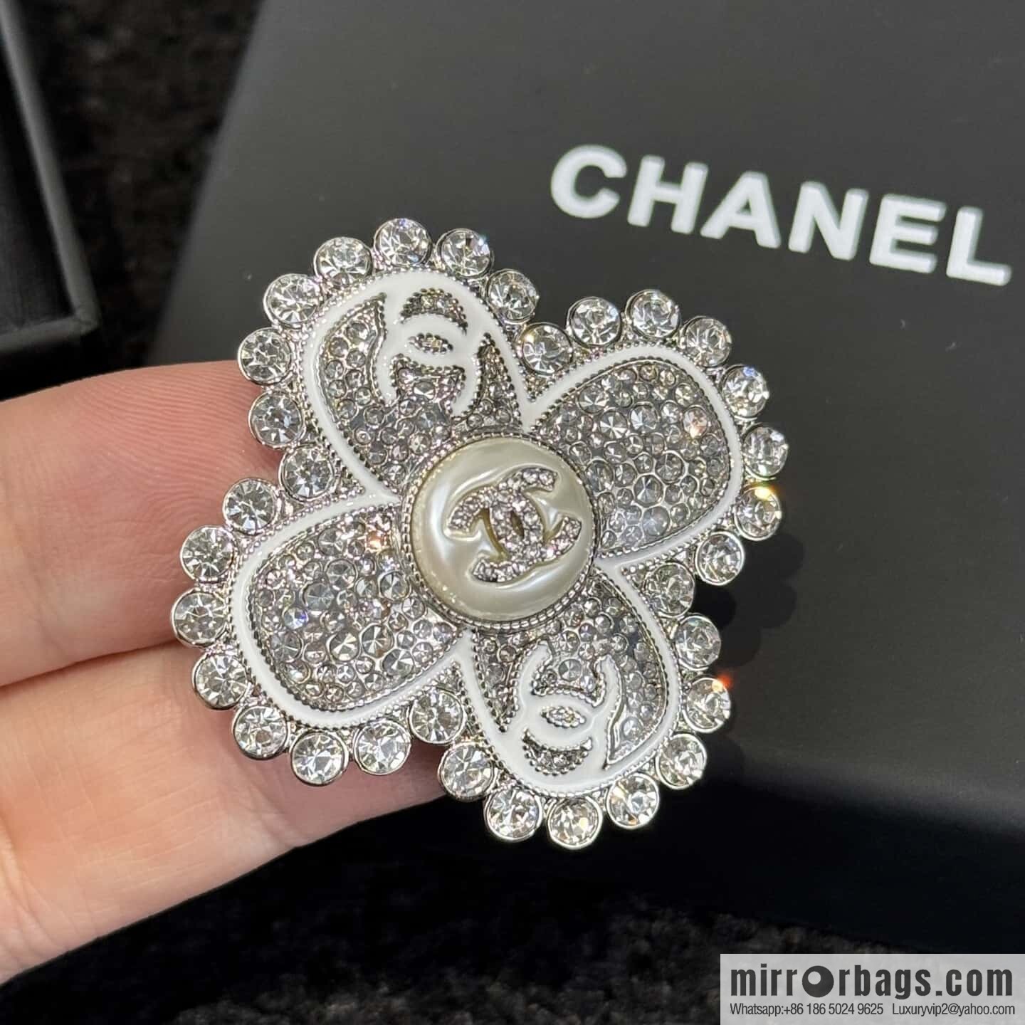 ❗️New ❗️ ☀️ New ☑️ Chanel Double C Clover Full Diamond Brooch ☀️