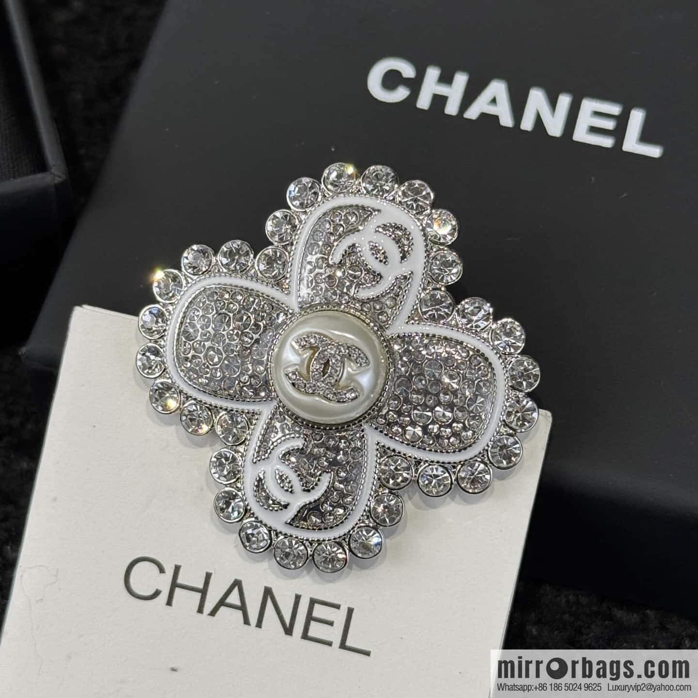 ❗️New ❗️ ☀️ New ☑️ Chanel Double C Clover Full Diamond Brooch ☀️