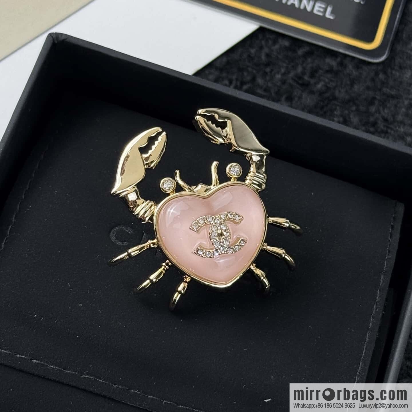 ❗️New ❗️☀️ new ☑️ Chanel double c peach heart love crab brooch ☀️