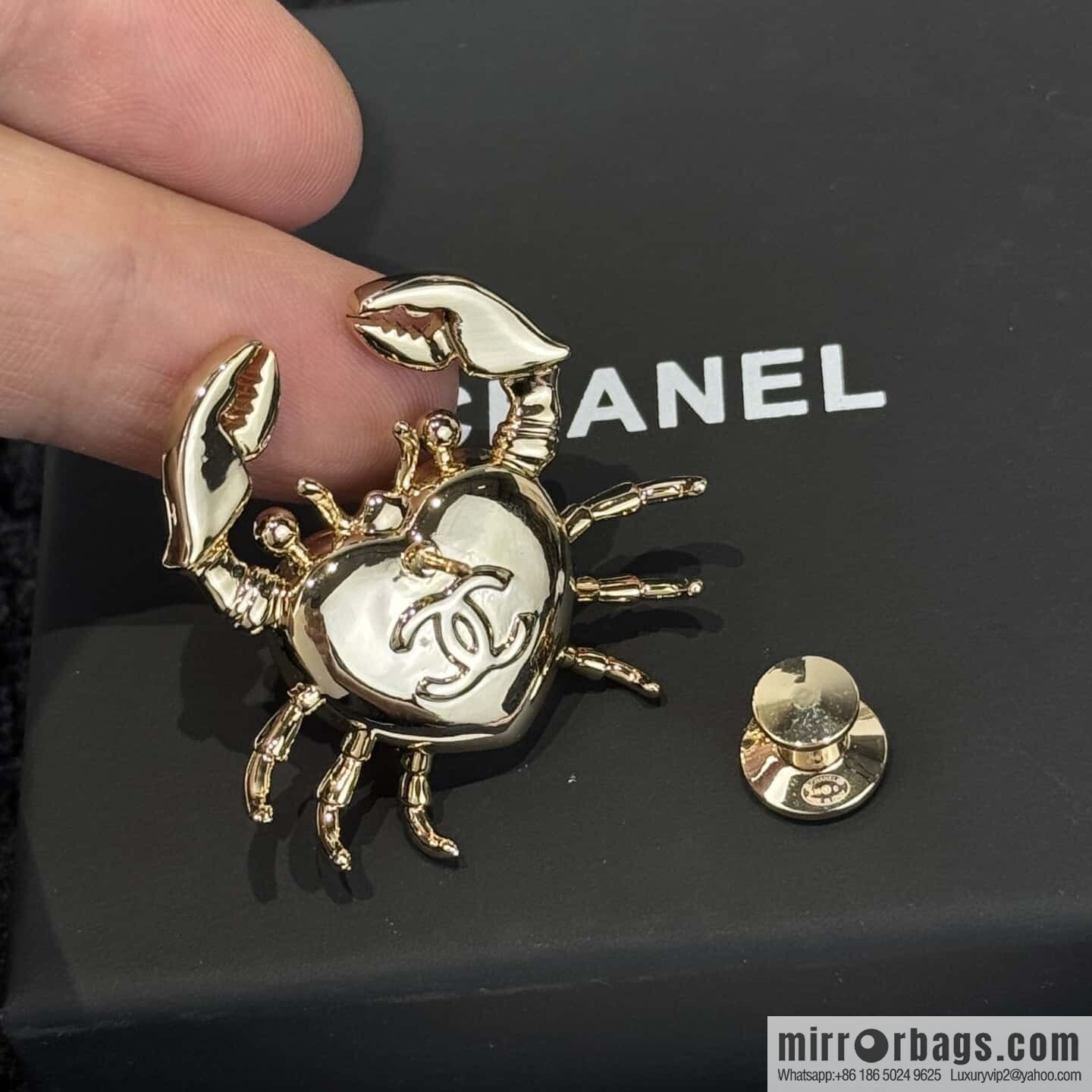 ❗️New ❗️☀️ new ☑️ Chanel double c peach heart love crab brooch ☀️