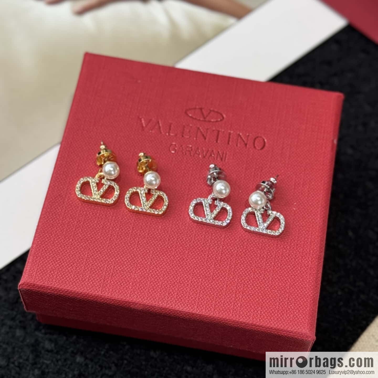 ❗️New ❗️ New ☑️ Valentino brick pearl stud earrings