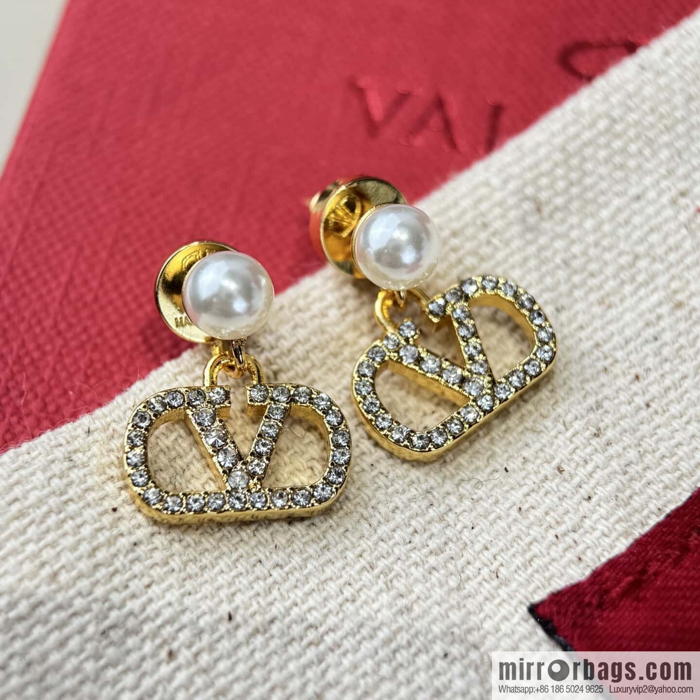 ❗️New ❗️ New ☑️ Valentino brick pearl stud earrings