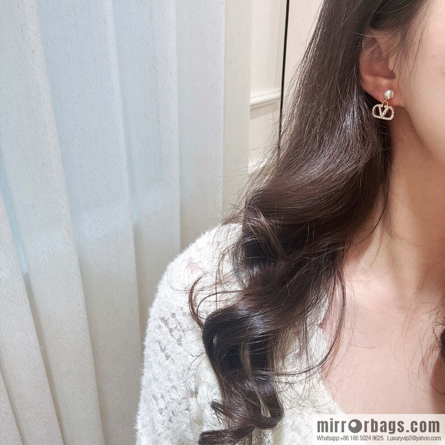 ❗️New ❗️ New ☑️ Valentino brick pearl stud earrings