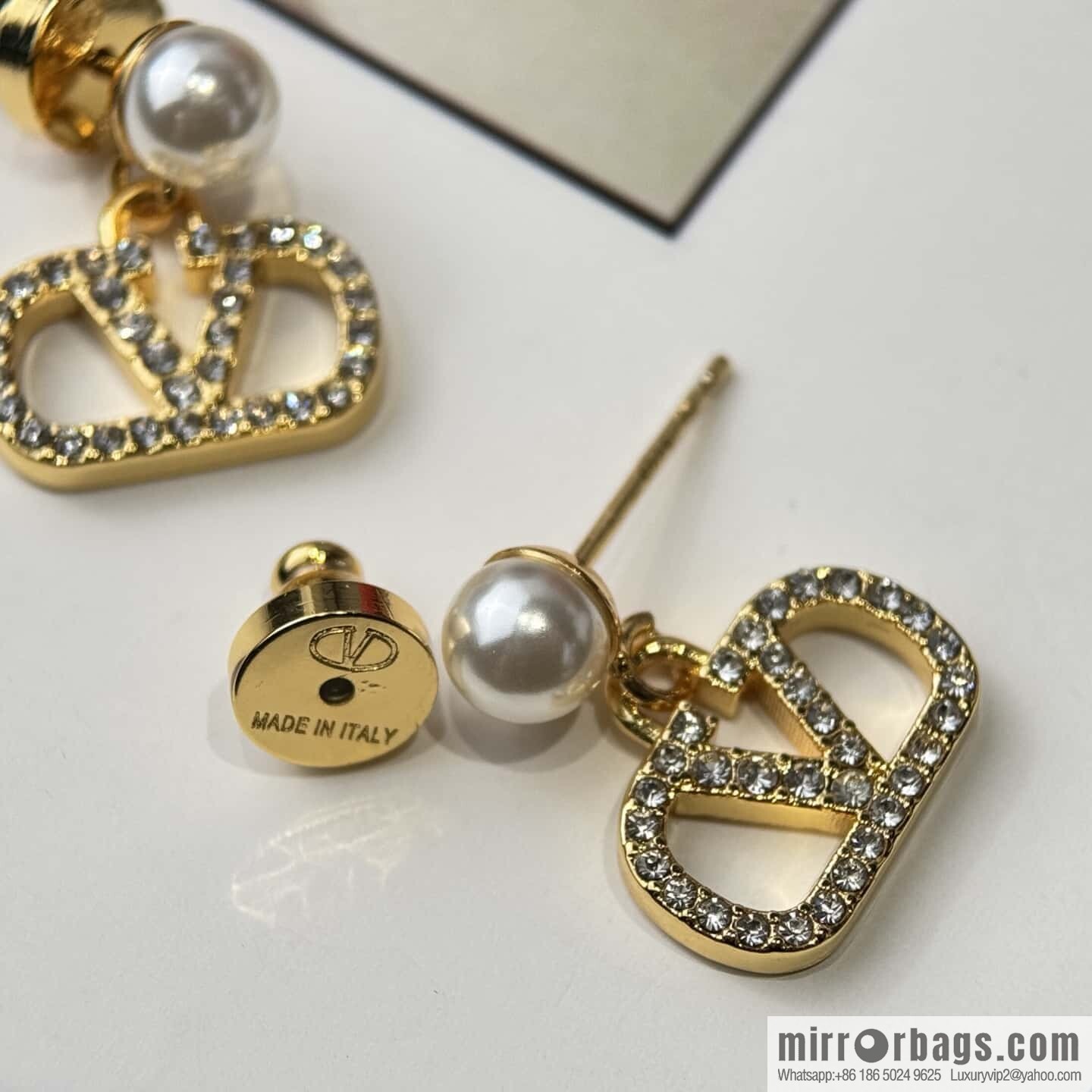 ❗️New ❗️ New ☑️ Valentino brick pearl stud earrings