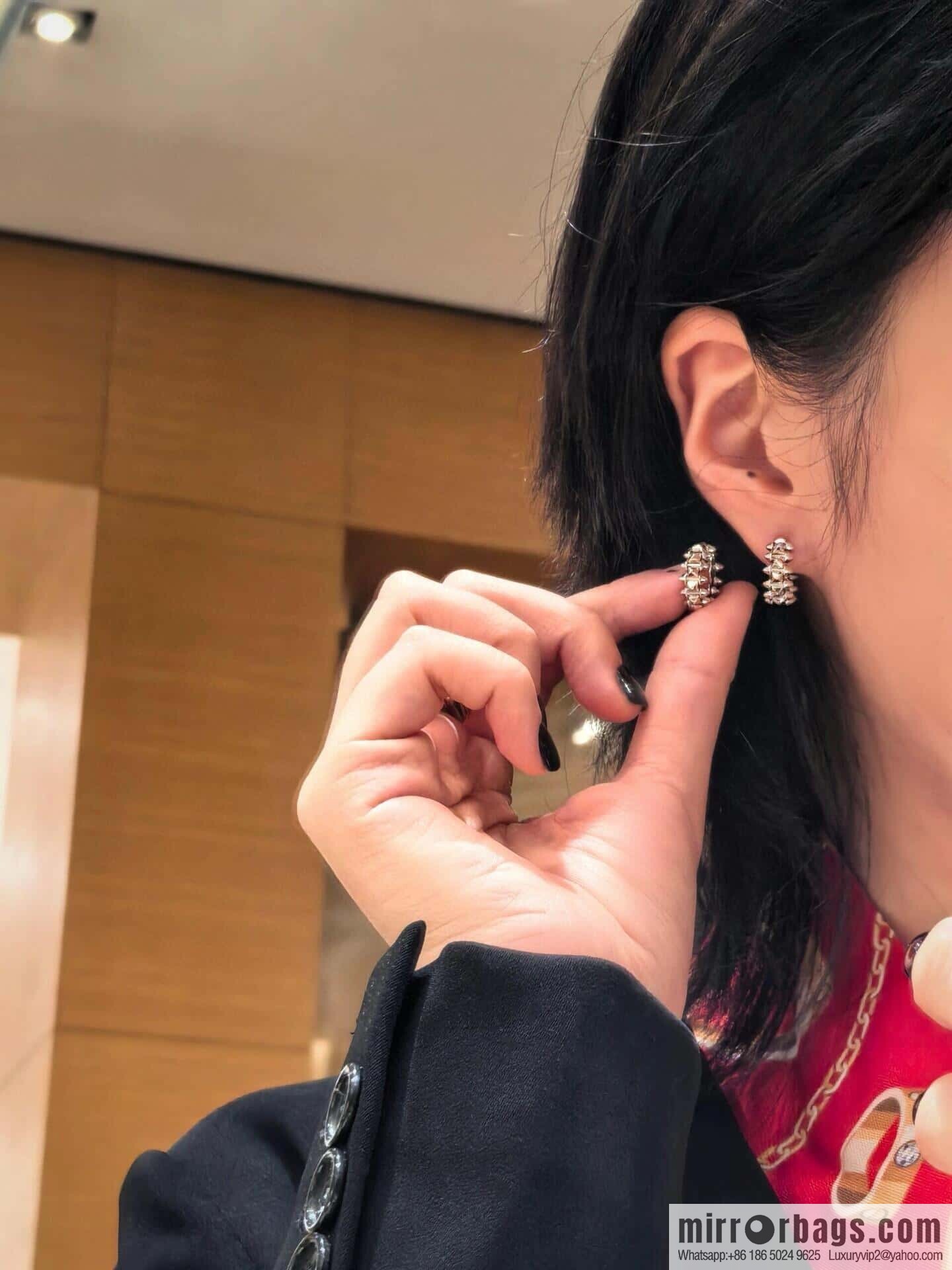 ❗️New ❗️ ☀️ Cartier clash de Cartier mini bullet full drill stud earrings ☀️
