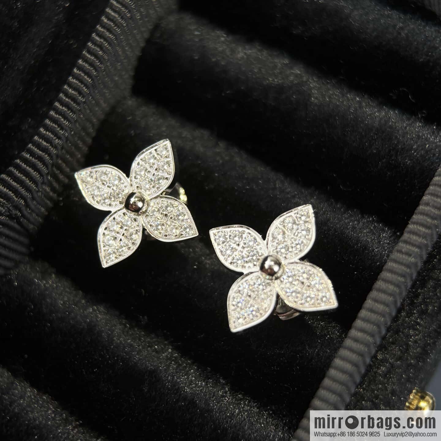 ❗️New ❗️ ☀ Louis Vuitton LV full diamond flower stud earrings ☀