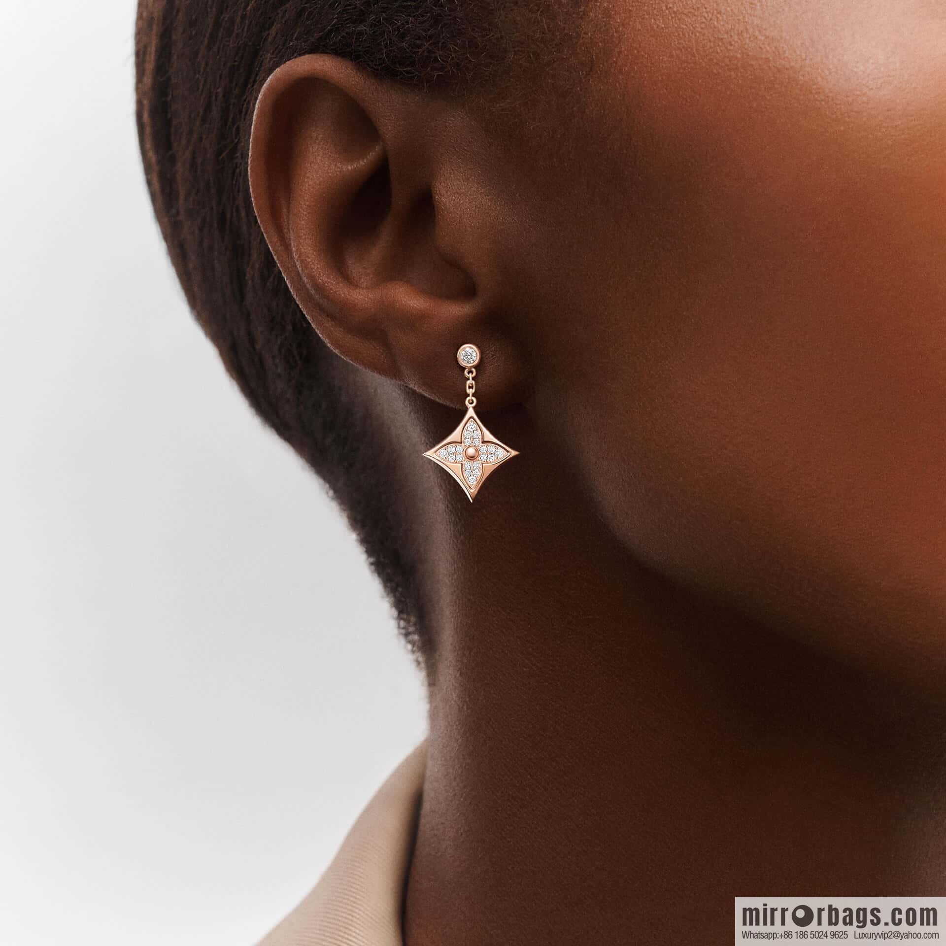 ❗️New ❗️ ☀ Louis Vuitton LV full diamond flower stud earrings ☀
