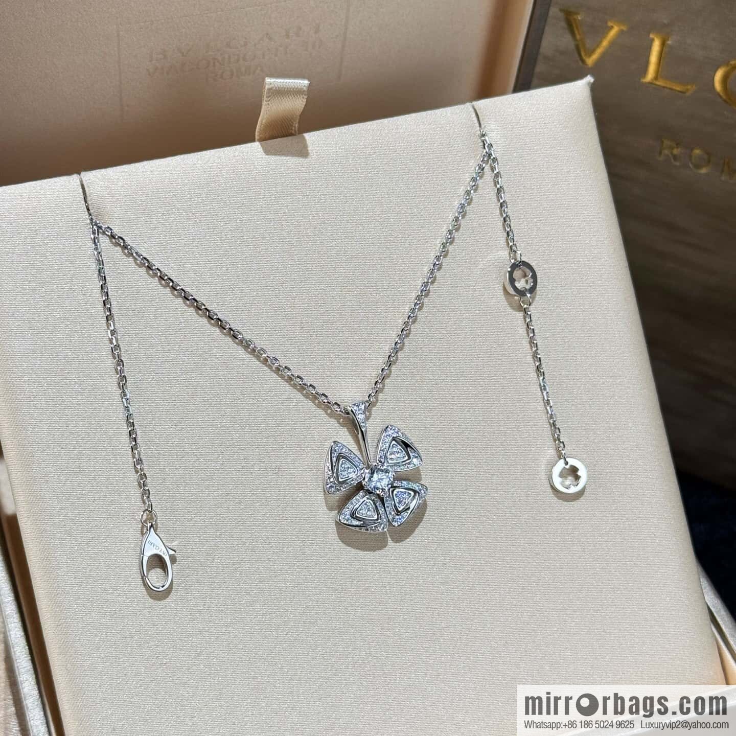 BVLGARI FIOREVER series four-leaf clover necklace