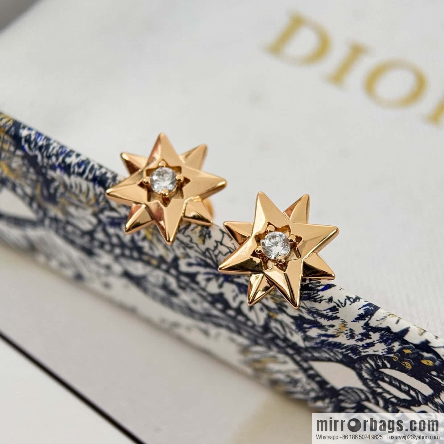 ❗️New ❗️ ☀️ New ☑️ Dior ⭐ stud earrings☀️