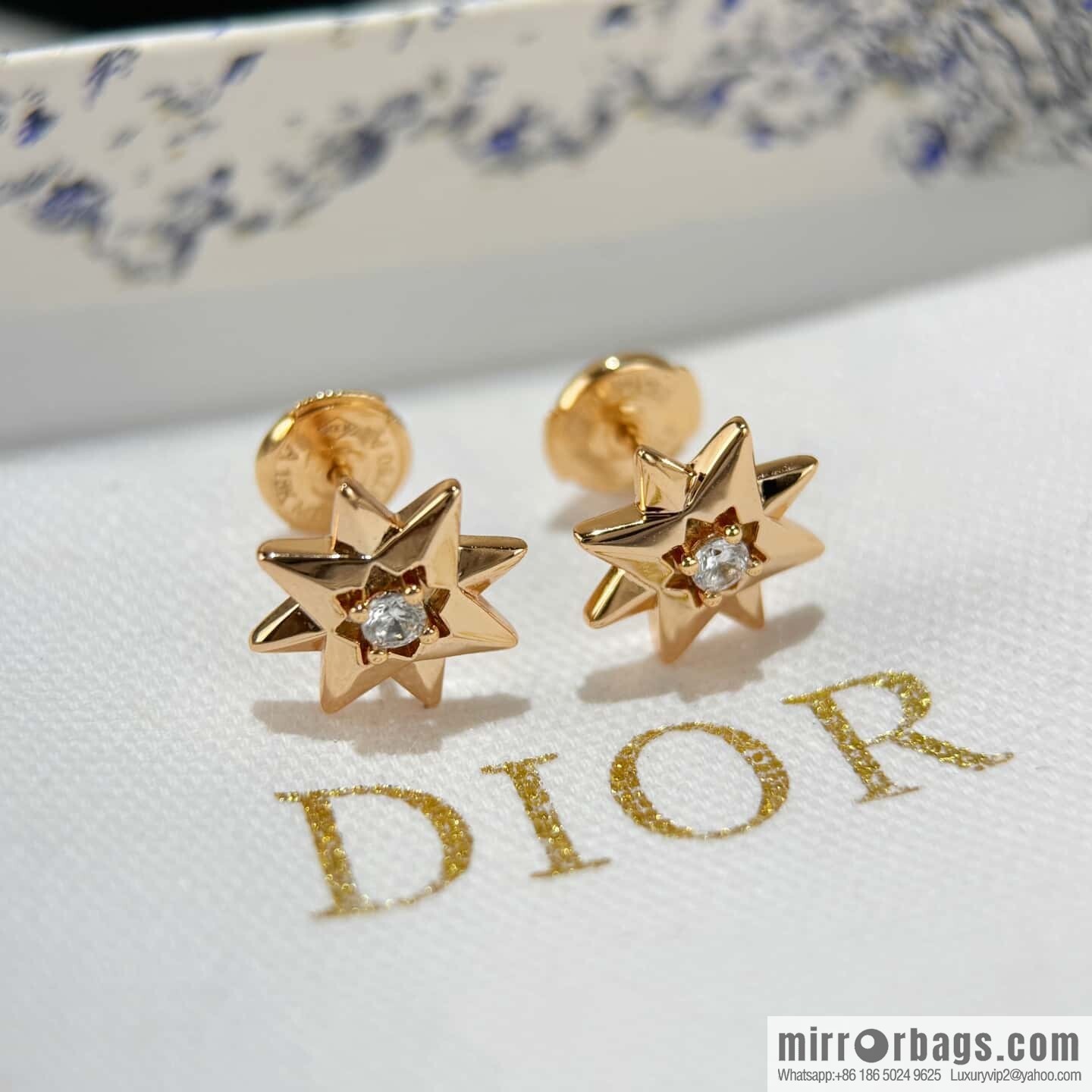 ❗️New ❗️ ☀️ New ☑️ Dior ⭐ stud earrings☀️
