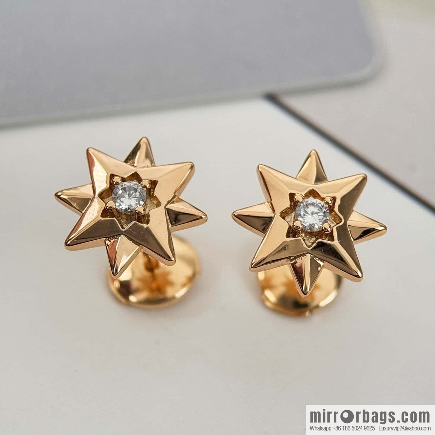 ❗️New ❗️ ☀️ New ☑️ Dior ⭐ stud earrings☀️