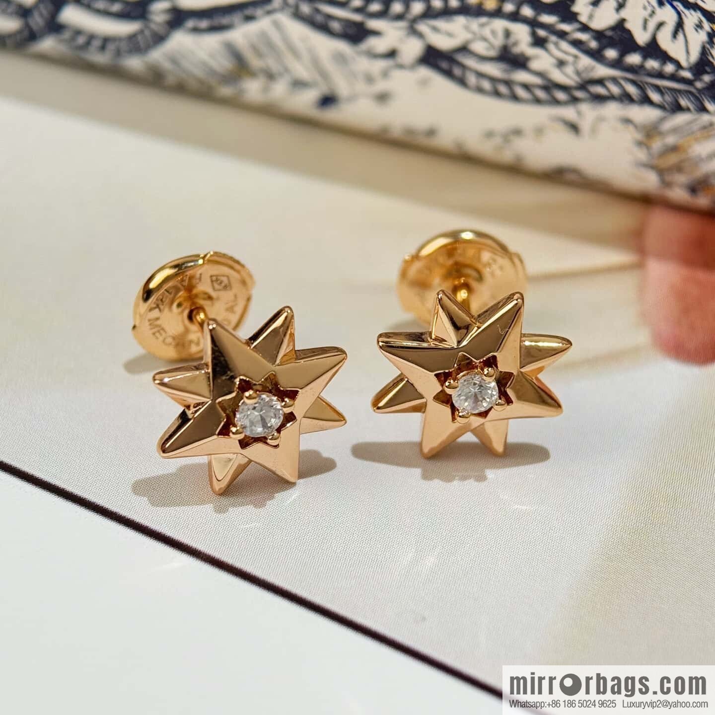 ❗️New ❗️ ☀️ New ☑️ Dior ⭐ stud earrings☀️