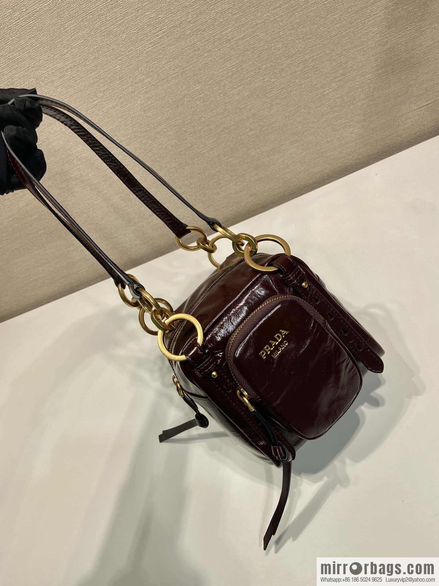 PRADA 🎉 new oil wax skin 🎉 1BB137 S🎉