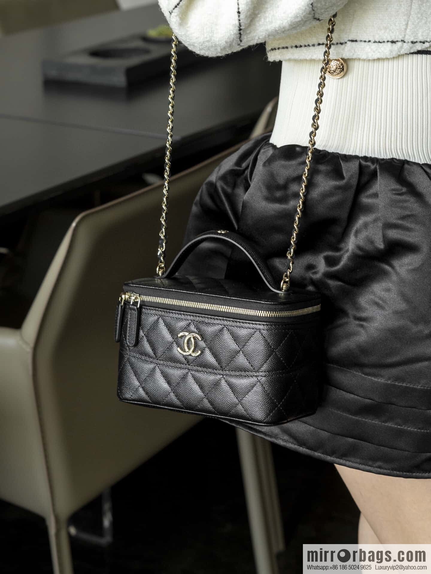 ππ‘ππ§ππ₯ πππ new, handle box bag, black gold lychee cow π€ AP4404