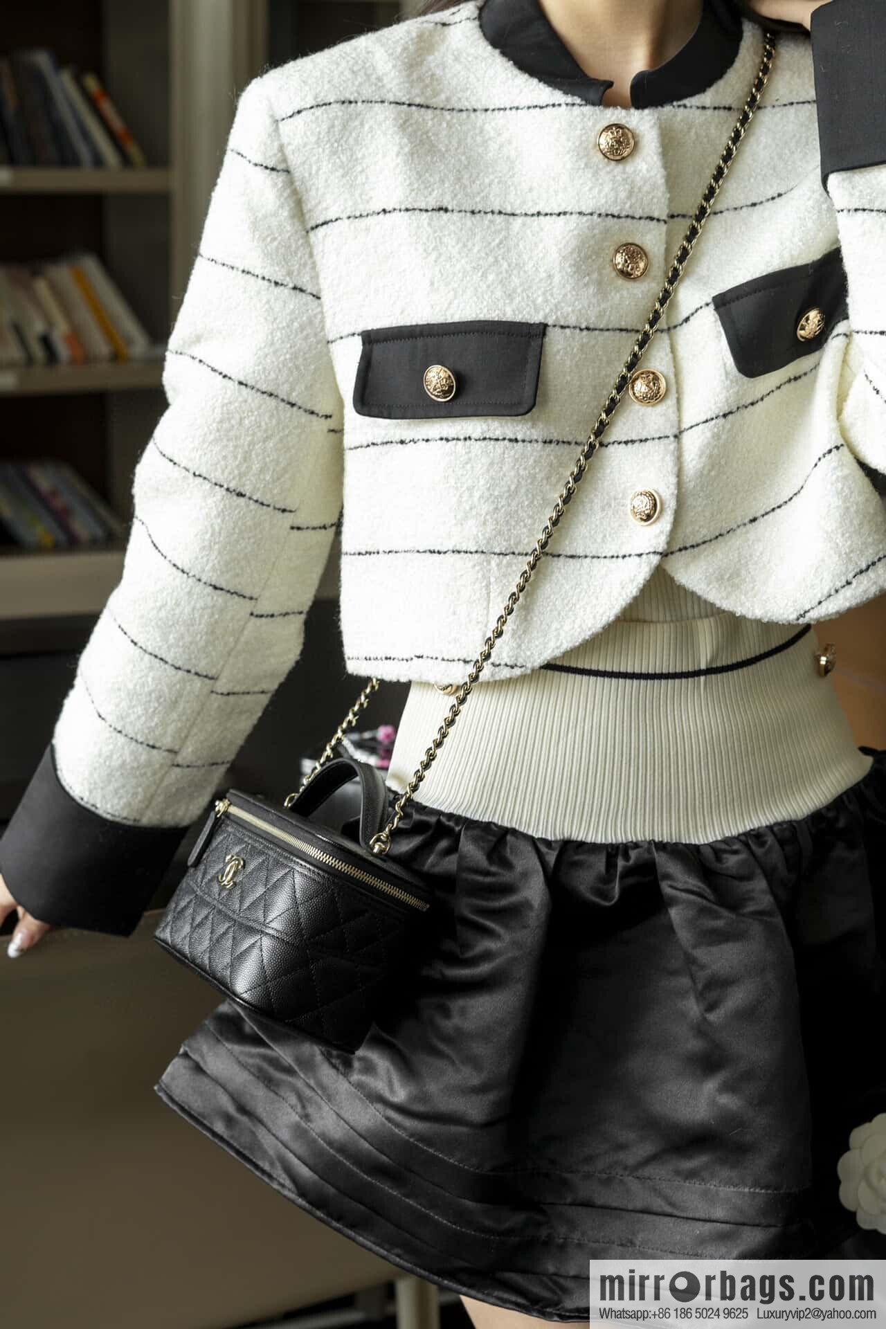 ππ‘ππ§ππ₯ πππ new, handle box bag, black gold lychee cow π€ AP4404