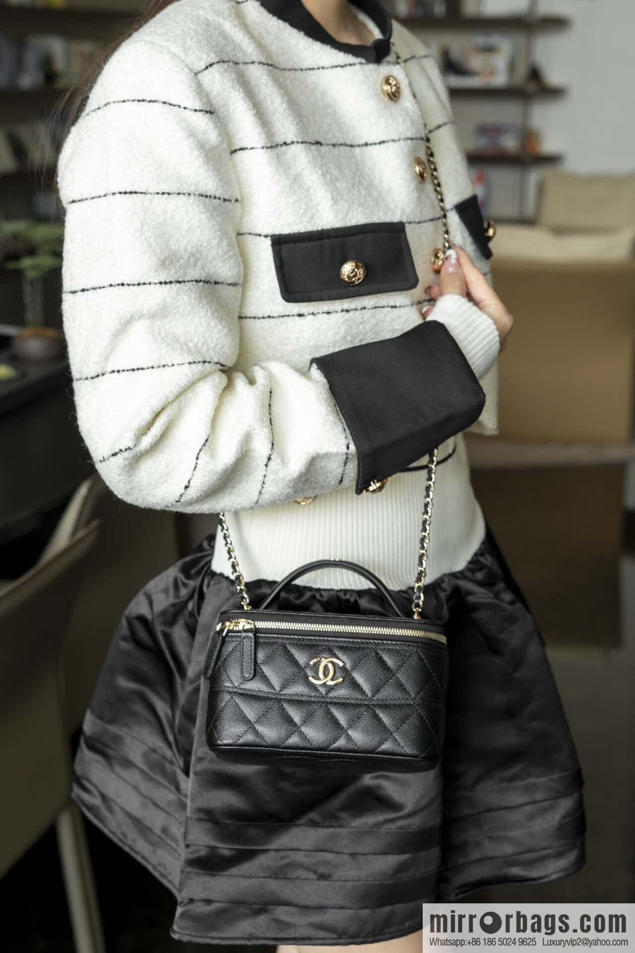 ππ‘ππ§ππ₯ πππ new, handle box bag, black gold lychee cow π€ AP4404