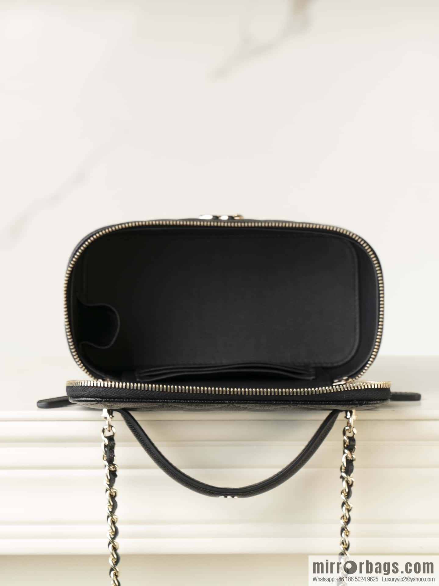 ππ‘ππ§ππ₯ πππ new, handle box bag, black gold lychee cow π€ AP4404