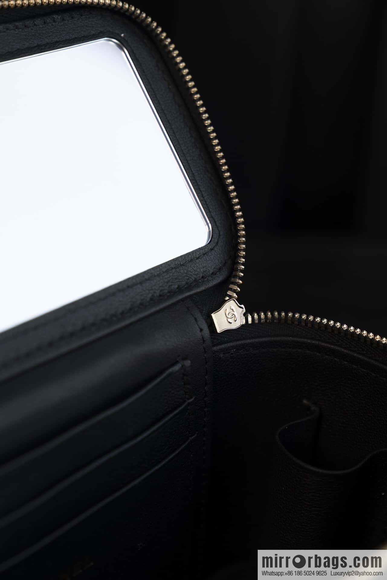 ππ‘ππ§ππ₯ πππ new, handle box bag, black gold lychee cow π€ AP4404
