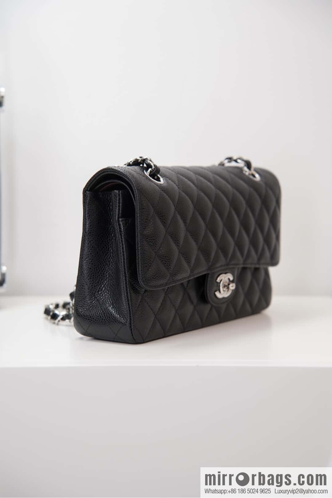 ℂ𝔽 𝗖𝗹𝗮𝘀𝘀𝗶𝗰 𝗙𝗹𝗮𝗽 | Original Caviar 🐂 Medium, Black Silver 🖤 A01112