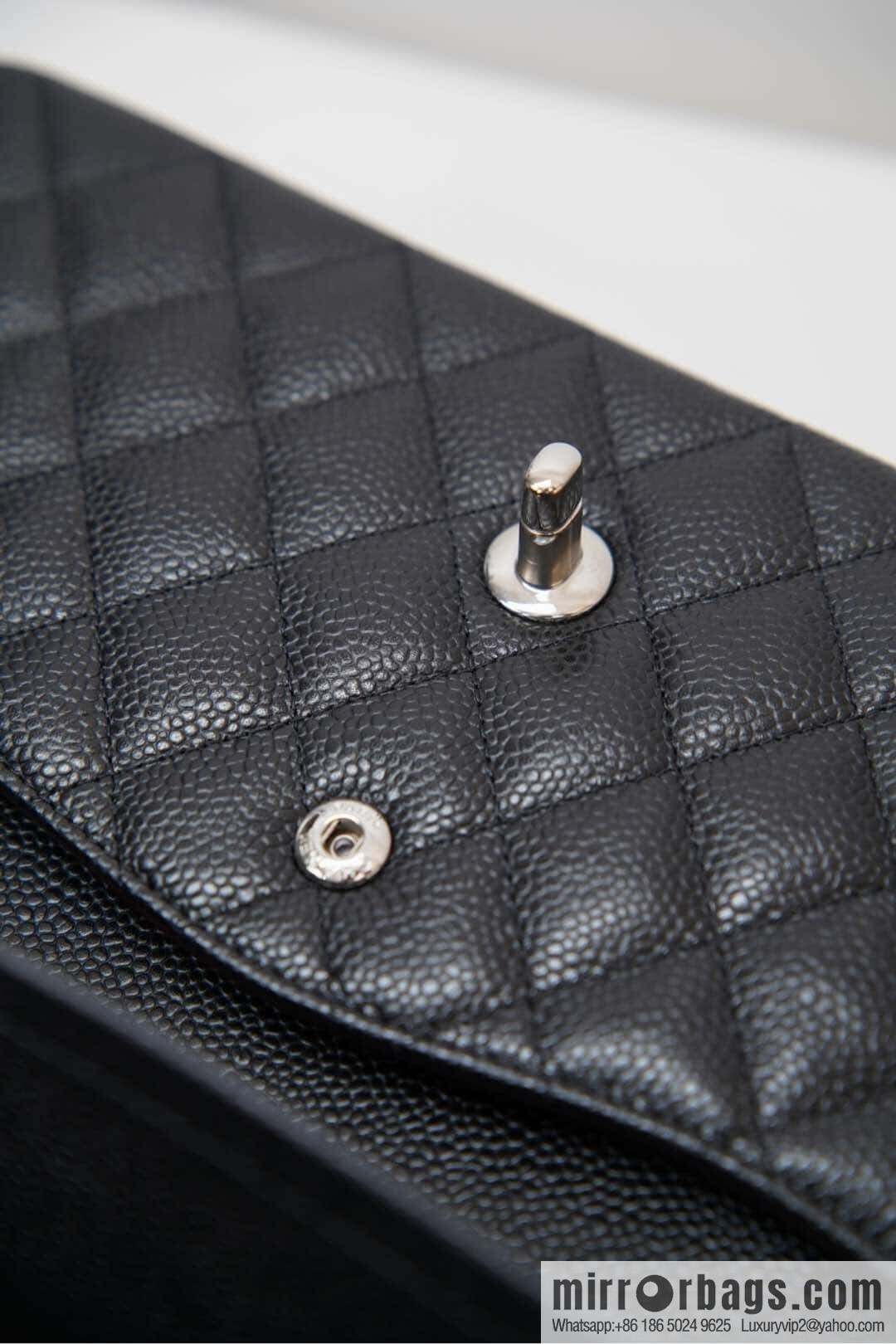 ℂ𝔽 𝗖𝗹𝗮𝘀𝘀𝗶𝗰 𝗙𝗹𝗮𝗽 | Original Caviar 🐂 Medium, Black Silver 🖤 A01112