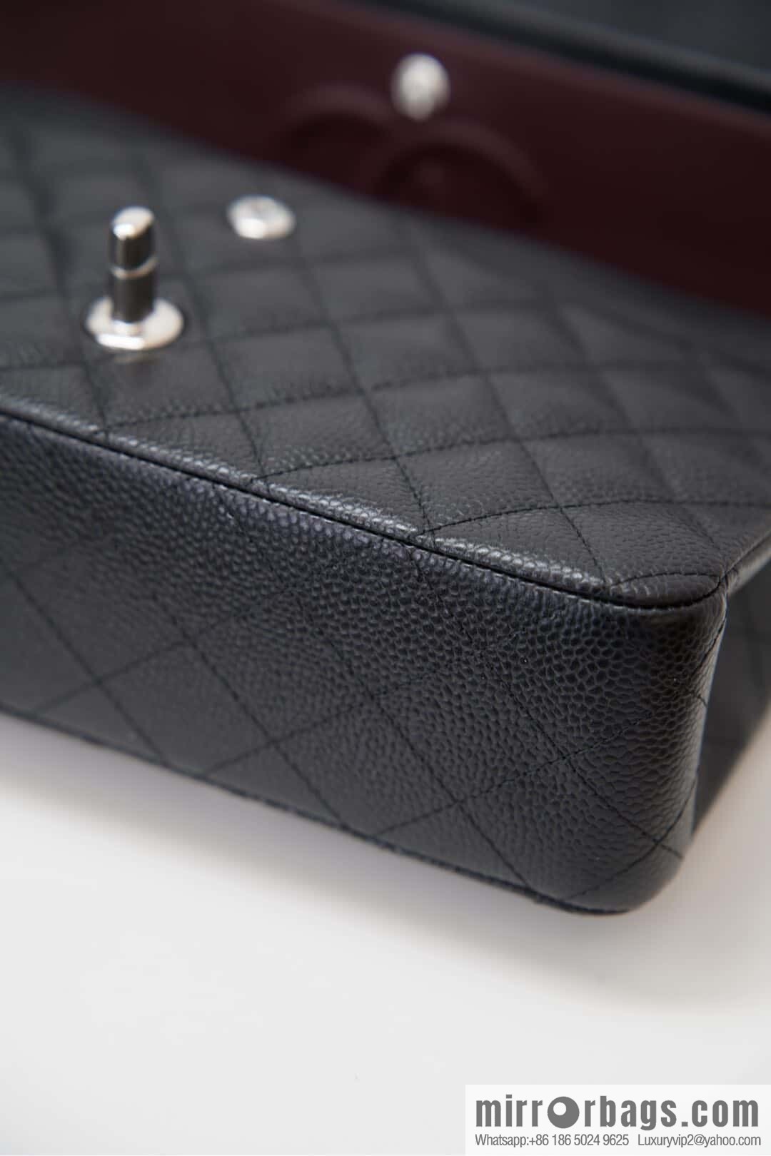 ℂ𝔽 𝗖𝗹𝗮𝘀𝘀𝗶𝗰 𝗙𝗹𝗮𝗽 | Original Caviar 🐂 Medium, Black Silver 🖤 A01112