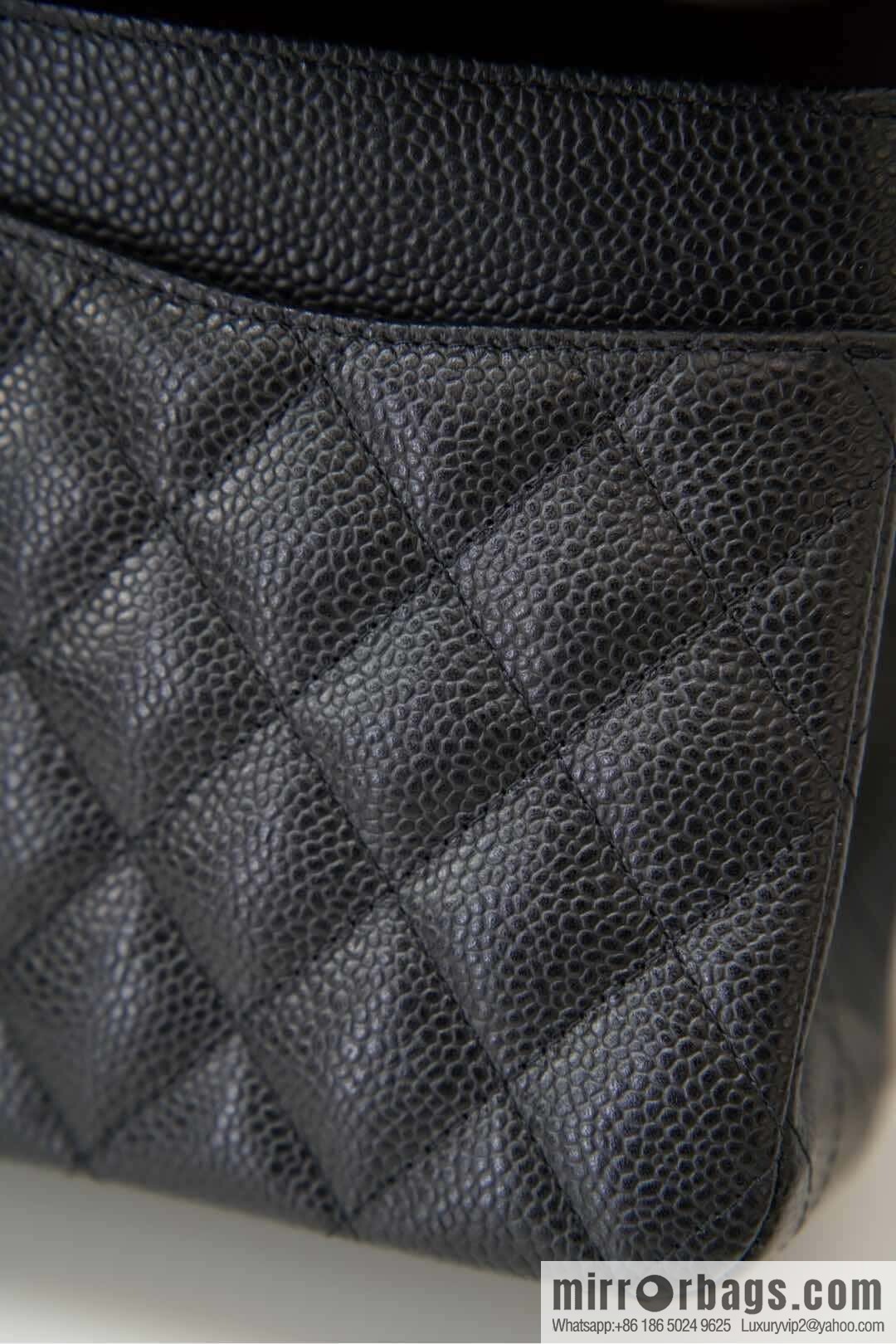 ℂ𝔽 𝗖𝗹𝗮𝘀𝘀𝗶𝗰 𝗙𝗹𝗮𝗽 | Original Caviar 🐂 Medium, Black Silver 🖤 A01112