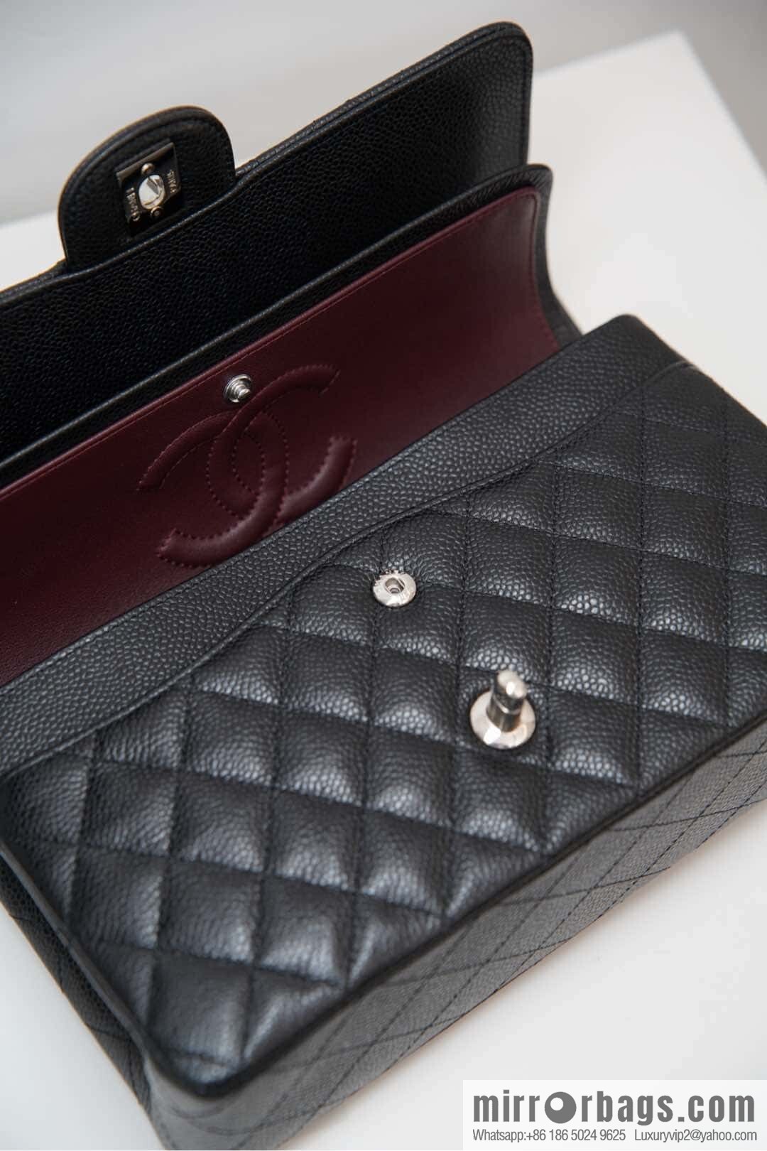 ℂ𝔽 𝗖𝗹𝗮𝘀𝘀𝗶𝗰 𝗙𝗹𝗮𝗽 | Original Caviar 🐂 Medium, Black Silver 🖤 A01112