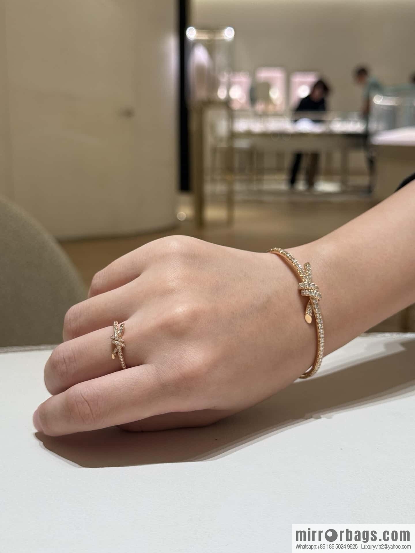 TIFFANY & Co. Tiffany Knot Series Bow Half Full Diamond Bracelet