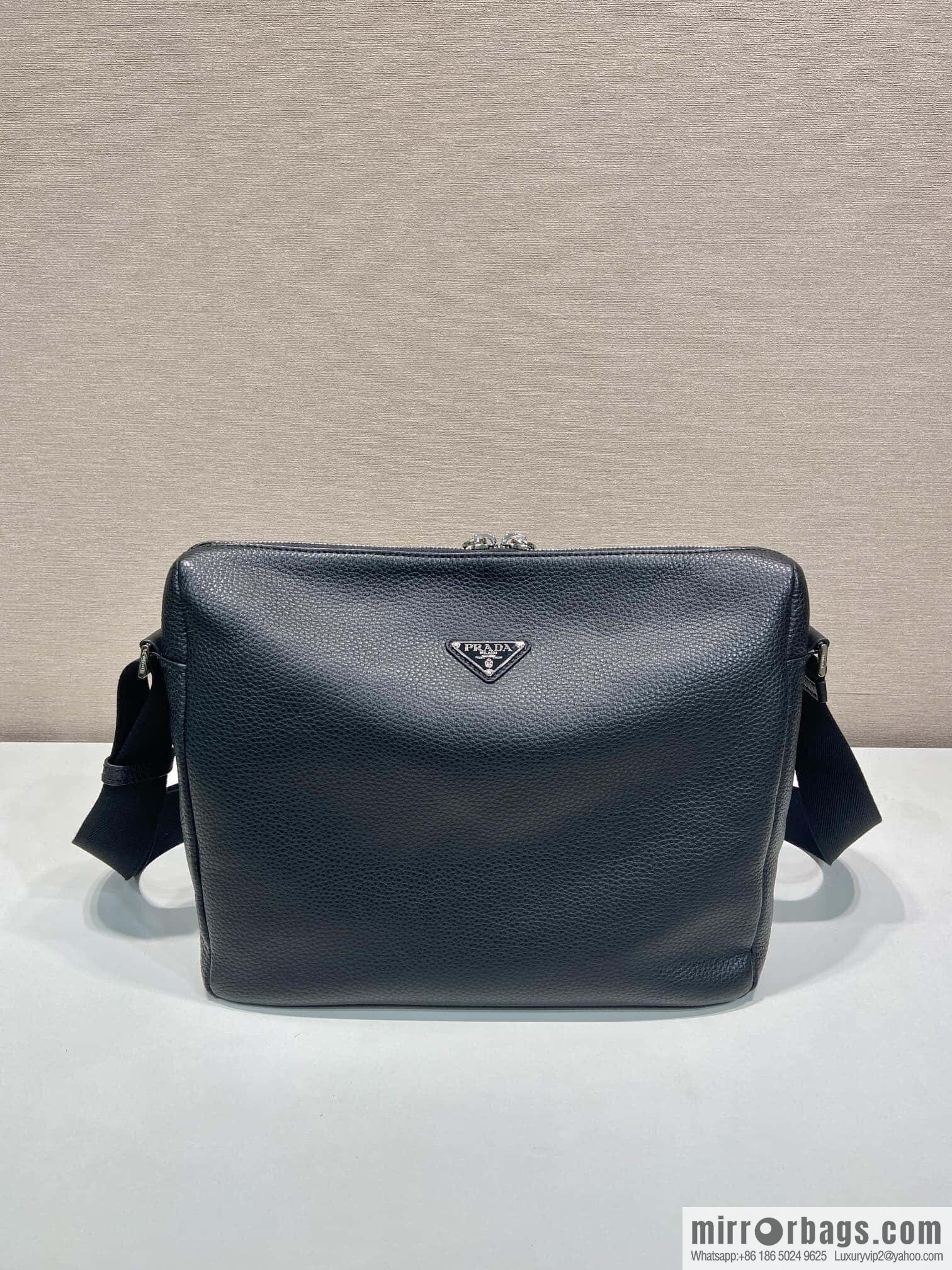 PRADA 🎉 new mailman bag 🎉🎉😉 2VH182 small🎉🎉
