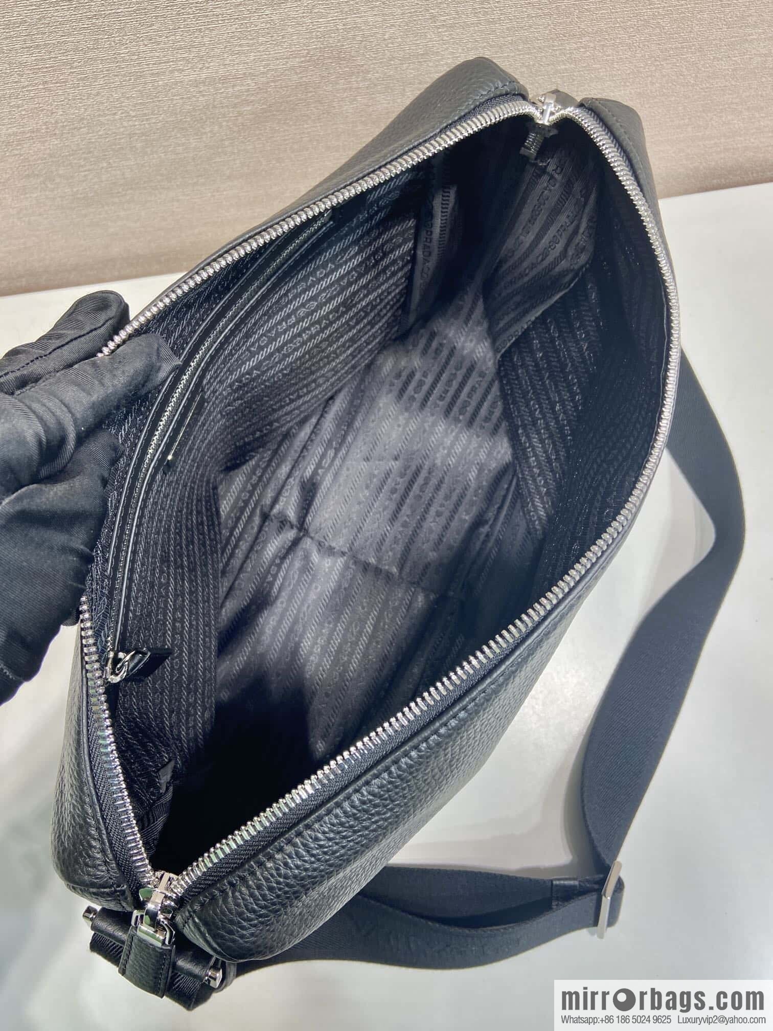 PRADA 🎉 new mailman bag 🎉🎉😉 2VH182 small🎉🎉