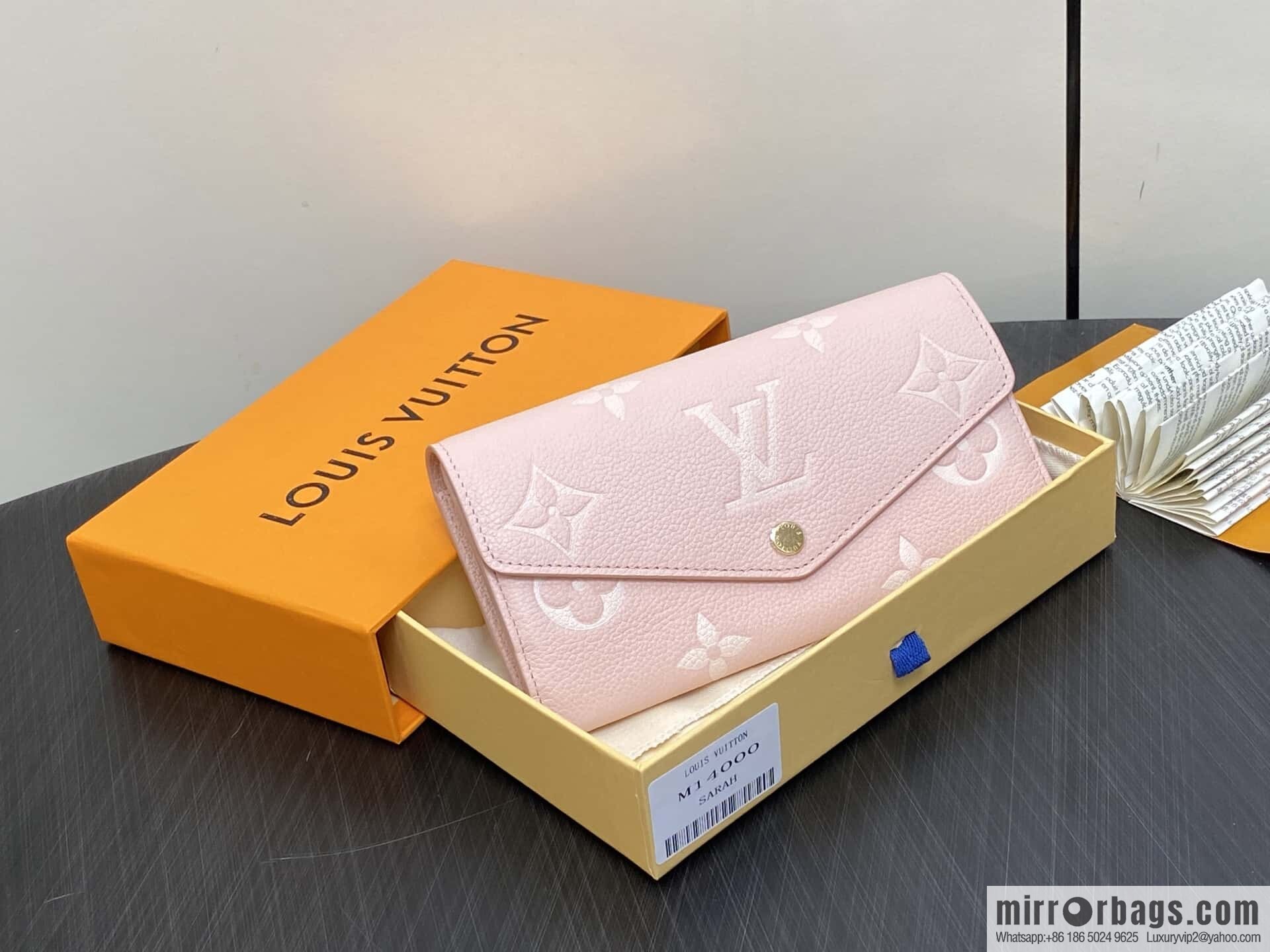 [Boutique‑grade] M14000 pink silk screen print, full leather flip wallet, this Sarah wallet.