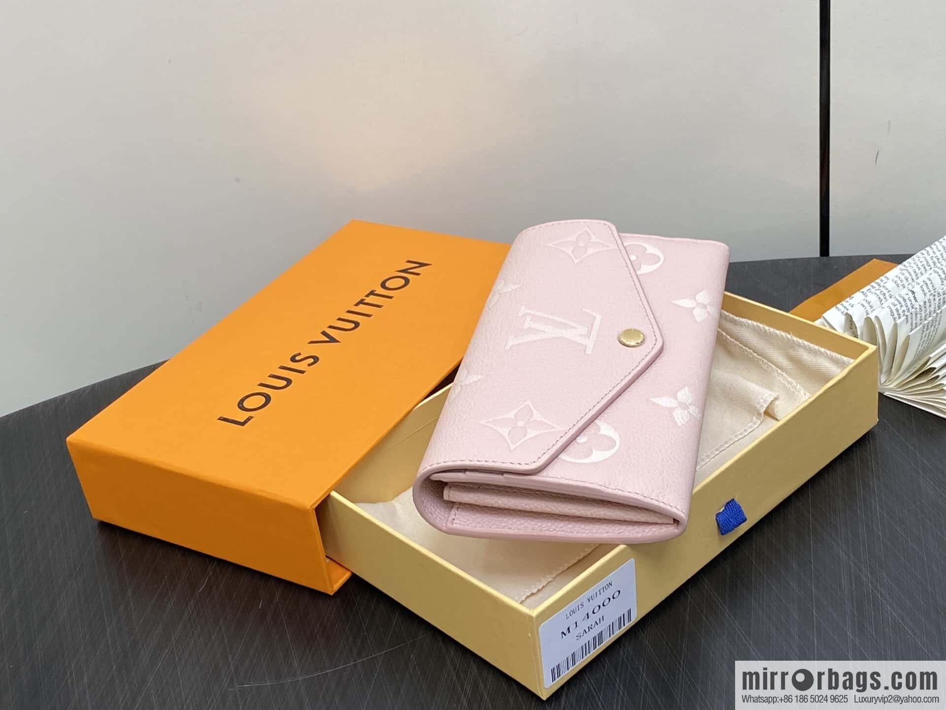 [Boutique‑grade] M14000 pink silk screen print, full leather flip wallet, this Sarah wallet.
