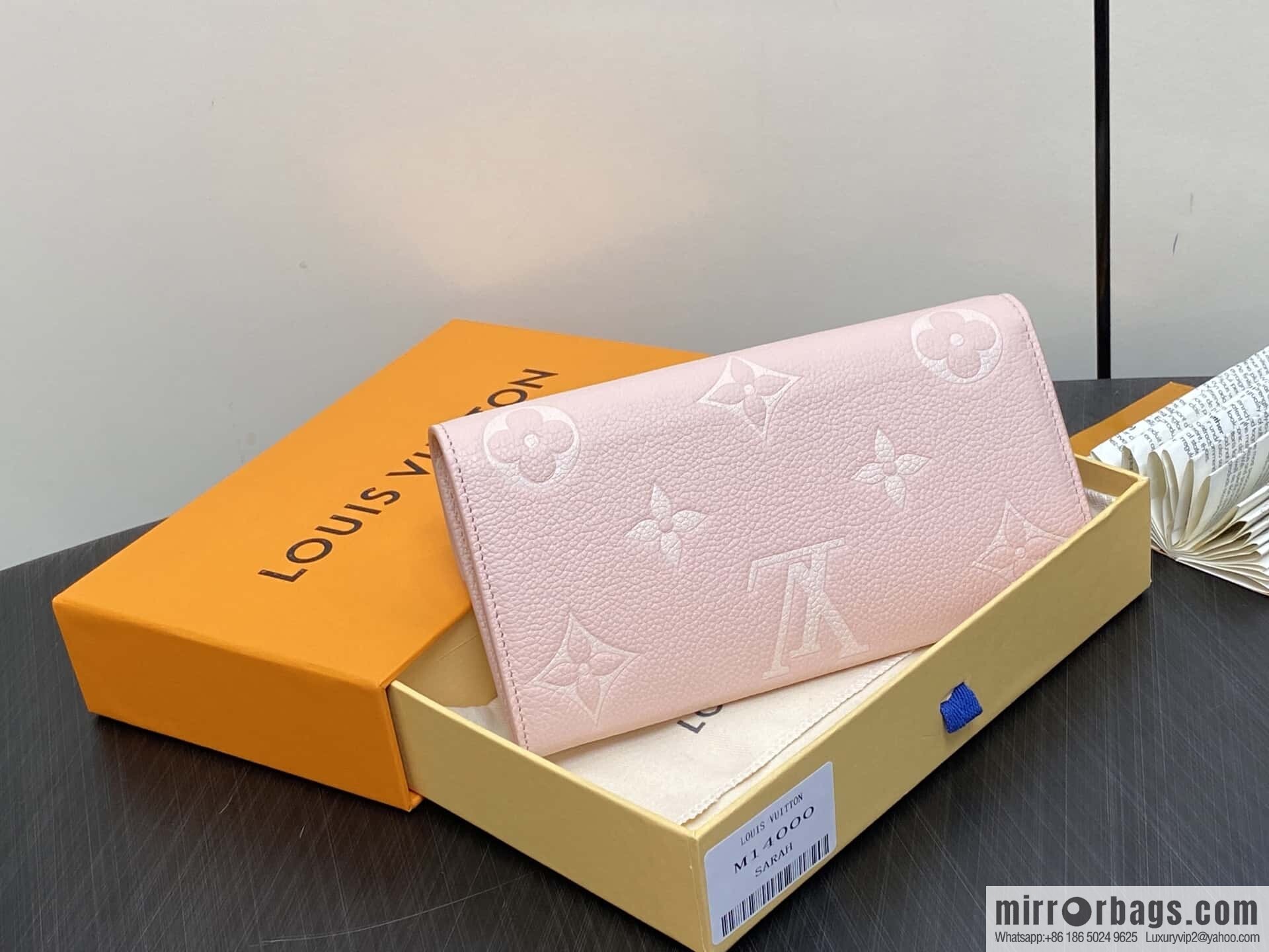 [Boutique‑grade] M14000 pink silk screen print, full leather flip wallet, this Sarah wallet.